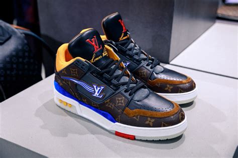 tenis louis vuitton virgil jeans.